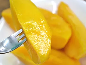マンゴーの皮を向いた